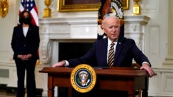 Joe Biden salue l'adoption par le Congrès de son gigantesque plan de relance
