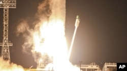 Zenit-2SB rocket with Phobos-Grunt craft blasts off from Cosmodrome in Baikonur, Kazakhstan, Nov. 9, 2011.