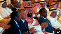 Saudi Crown Prince, Mohammed bin Salman, center, and Jordan's King Abdullah II second left, attend the Future Investment Initiative conference, in Riyadh, Saudi Arabia, Tuesday, Oct. 23, 2018.