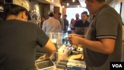 Falafel Inc. is crowded with customers during lunch hour. (J. Soh/VOA)