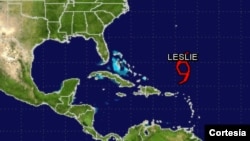 ‘Leslie’ aún se mantiene como la tormenta tropical y avanza lentamente hacia el norte, aunque no representa amenaza para la costa estadounidense. [Foto: Centro Nacional de Huracanes de Estados Unidos] 