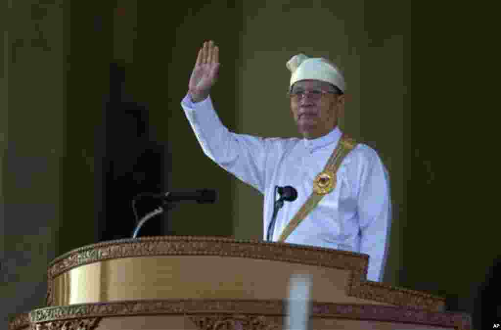 Myanmar President Thein Sein waves during a ceremony to mark Myanmar's 67th anniversary of Independence Day in Naypyitaw, Myanmar, Sunday, Jan. 4, 2015. (AP Photo/Gemunu Amarasinghe)