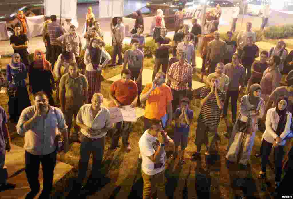 &quot;Third Square&quot; actvists gather at Sphinx Square in Cairo, July 30, 2013. 