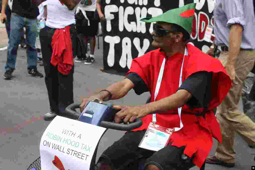 Los manifestanten aseguran que el VIH podría ser curado pronto si reciben la suficiente financiación. (FOTO: Juan Moreno).