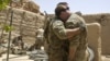 Một người đàn ông mặc quân phục Afghanistan giết chết 3 binh sĩ Mỹ