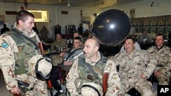 A balloon floats past Bulgarian soldiers with the NATO-led International Security Assistance Force (ISAF) as they celebrate New Year's eve at the US Camp Phoenix base in Kabul, Afghanistan, Dec 31, 2010 (File Photo)