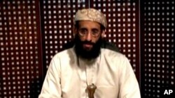 Anwar al-Awlaki, mzaliwa wa Marekani na kiongozi wa kundi lenye sera kali lililohusiana na al-Qaida nchini Yemen akitoa mawaidha ya kidini katika video iliyotolewa na Interwire.com, Sept 30, 2011.