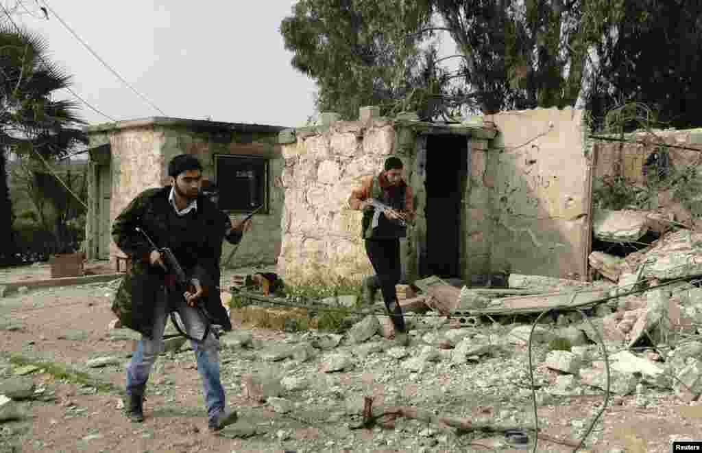 Free Syrian Army fighters carry their weapons and deploy after they seized control of the government&#39;s 80th Brigade&#39;s base near Aleppo International Airport, Feb. 23, 2013.&nbsp;