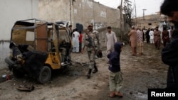 Taliban và các phần tử nổi dậy khác tăng cường các cuộc tấn công vào các ứng cử viên vào lúc ngày bầu cử đến gần.