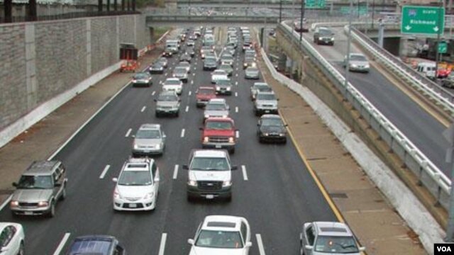 Se espera que el día de mayor congestión en la carretera es el viernes cuando miles de personas salgan de viaje en sus automóviles.