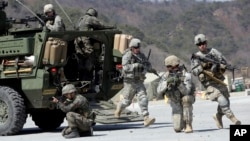 지난 2015년 3월 한국 포항에서 미군과 한국군이 연례합동군사훈련인 '독수리훈련'을 실시했다.
