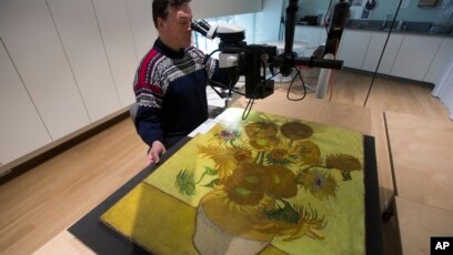 Van Gogh's 'Sunflowers' Staying Put in Amsterdam Museum