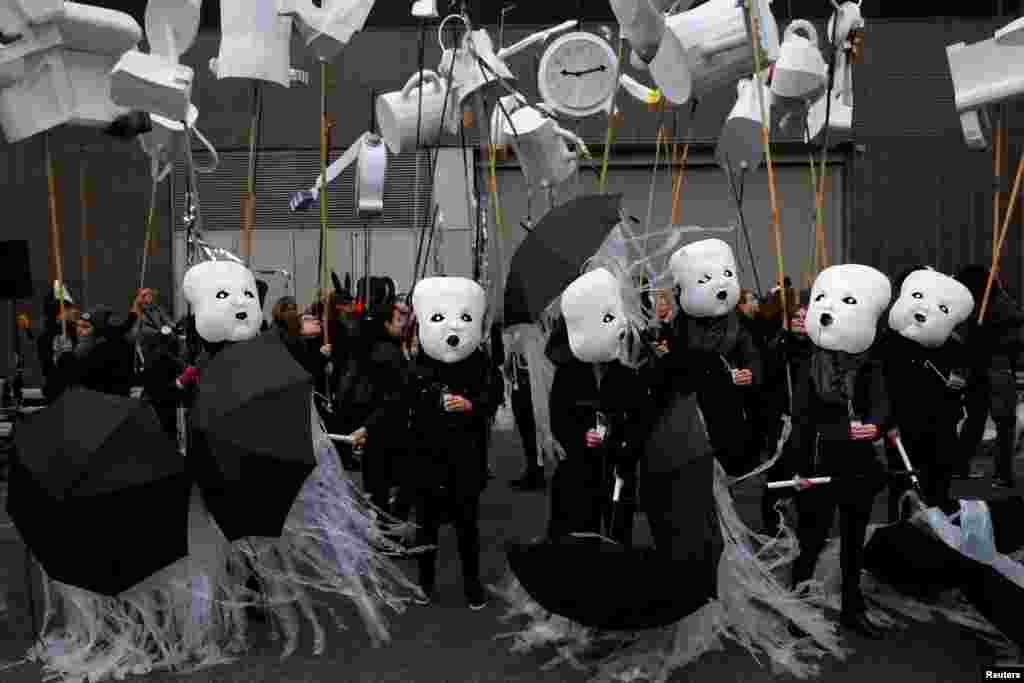 Participants in the Processional Arts Workshops&#39; performance of Reverie get ready for the Greenwich Village Halloween Parade in Manhattan, New York, Oct. 31, 2016.