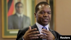 Zimbabwean central bank governor John Mangudya delivers his 2016 Monetary Policy statement in Harare, Feb. 4, 2016.