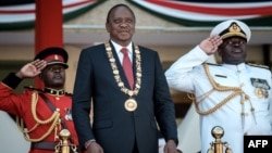 Presiden Kenya Uhuru Kenyatta (tengah) dalam acara parade HUT Kemerdekaan di Nairobi, Kenya (foto: dok). 