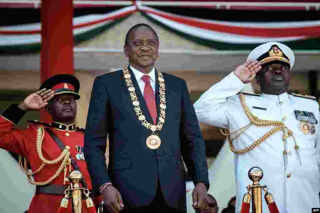 26 octobre&nbsp;:&nbsp;élection présidentielle&nbsp;au&nbsp;Kenya,&nbsp;Uhuru Kenyatta&nbsp;est réélu.