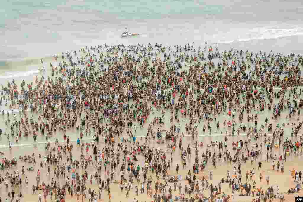 Thousands of New Year&#39;s day revelers and holidaymakers gathering on North Pier Beach during New Year festivities in Durban, South Africa.