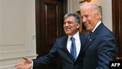 ABD Başkan Yardımcısı Joe Biden Ankara'yı ziyaretinde Cumhurbaşkanı Gül ile..