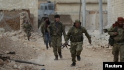 Lực lượng nổi dậy Syria đã kiểm soát các ngọn đồi chiến lược quanh thị trấn al-Bab, Syria. 