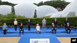 Королева Великобритании Елизавета II, глава Еврокомиссии Урсула фон дер Ляйен и лидеры стран «Большой семерки»