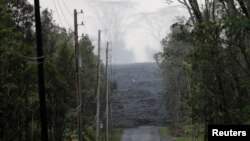 The Kilauea lava flow cuts off Kahukai Street, in the Leilani Estates near Pahoa, Hawaii, May 29, 2018. Lava from the volcano has cut off homes in Kapoho and Vacationland, forcing residents of about 500 homes to evacuate.