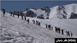 دامنه‌های کوه بابا در ولایت بامیان، محل مطلوب و محبوب برای اسکی بازان افغان است