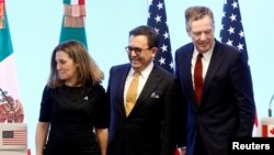 From left, Canadian Foreign Minister Chrystia Freeland, Mexican Economy Minister Ildefonso Guajardo and U.S. Trade Representative Robert Lighthizer take part in a joint news conference on the closing of the seventh round of NAFTA talks in Mexico City, Mex