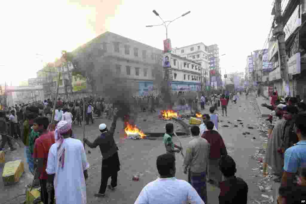 Jamaat-e-Islami activists, protesting sentences handed down by a war crimes tribunal, block traffic by them in Bogra, Bangladesh, March 3, 2013.