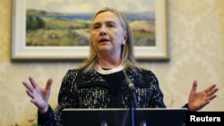 Menlu AS Hillary Clinton mengalami gegar otak dua minggu lalu setelah jatuh pingsan akibat dehidrasi yang ditimbulkan virus lambung (foto: dok).