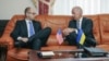 Джо Байден и Арсений Яценюк обсудили программу реформ в Украине