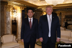 美国当选总统川普2016年11月17日会见日本首相安倍 （川普脸书网页照片）