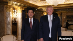 美國當選總統川普2016年11月17日會見日本首相安倍（川普臉書網頁照片）