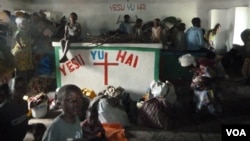 With IDP camps filling up since the rebellion in eastern Congo began in April, newly displaced people are sleeping in churches until they can find a place to settle, DRC, November 23, 2012. (G. Joselow/VOA)