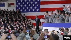 El presidente Barack Obama conmemora el Dia de los Veteranos con las tropas en la base de Yongsan en Seoul, Corea del Sur.