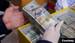 မူးယစ္ေဆး၀ါးေမွာင္ခုိရာက တရားမ၀င္ရရွိထားတဲ့ ေငြမ်ား။ (ဓာတ္ပံု - ထုိင္းႏုိင္ငံမူးယစ္ေဆး၀ါး ထိန္းခ်ဳပ္ေရးအဖဲြ႔ - ႏိုဝင္ဘာ ၂၆၊ ၂၀၂၀)