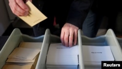 In Pictures: French Voters Select New President in Key Election