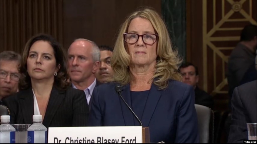 Christine Blasey Ford, quien acusa al nominado para la Corte Suprema de EE.UU., Brett Kavanaugh, de asalto sexual, testifica ante el Senado el jueves, 27 de septiembre de 2018.