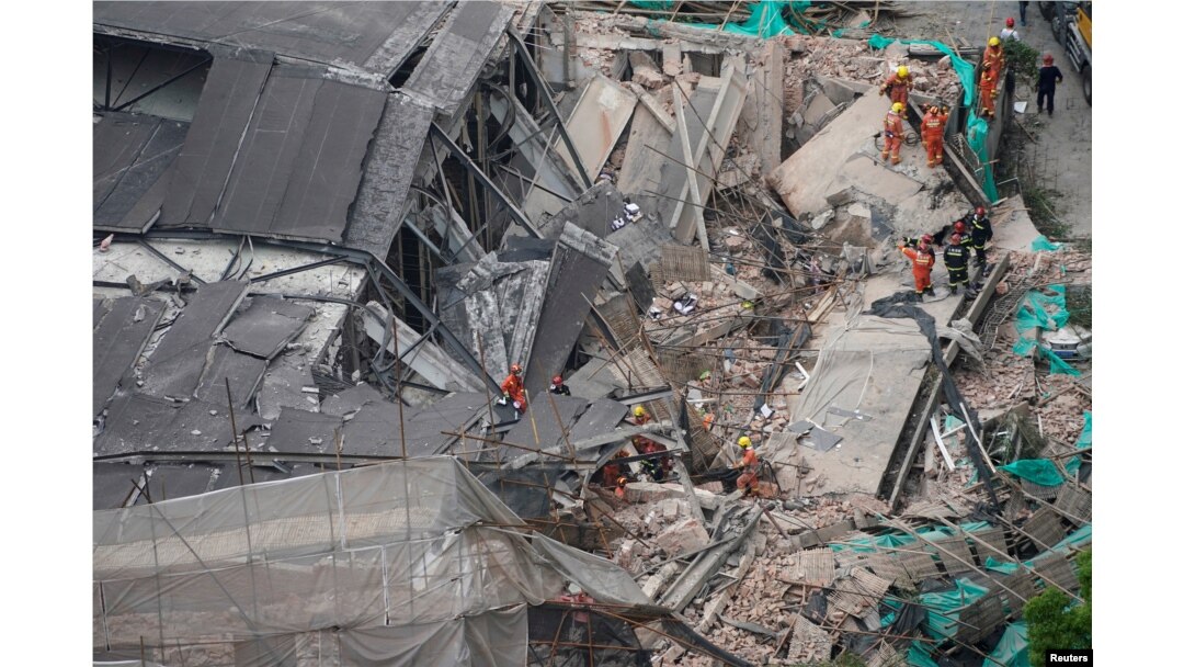 Shanghai Building Collapses, Killing at Least 5 People