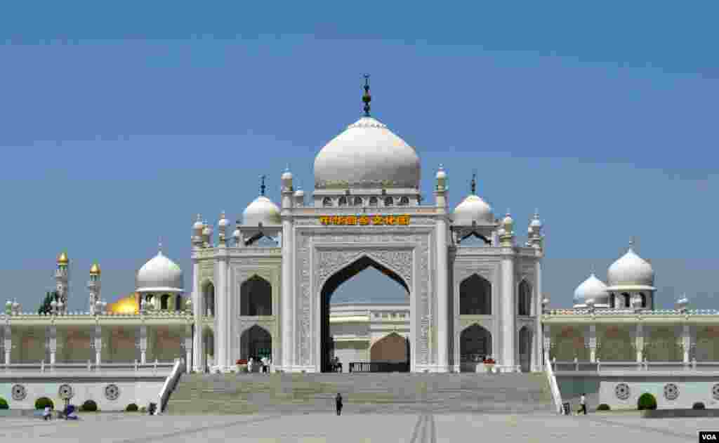 The main entrance to the China Hui Nationality Culture Garden, on the outskirts of Yinchuan, resembles the Taj Mahal and was opened in 2005 to celebrate Hui Muslim cultural identity. (Stephanie Ho/VOA)