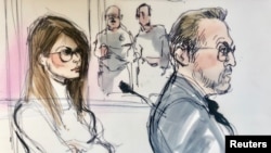 Actor Lori Loughlin, left, appears in this court sketch at a hearing for a racketeering case involving the allegedly fraudulent admission of children to elite universities, at the U.S. federal courthouse in downtown Los Angeles, California, March 13, 2019. 