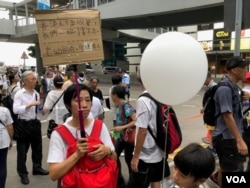 香港银发族2019年7月17日上街游行支持年轻人反送中抗争 （美国之音海彦拍摄）