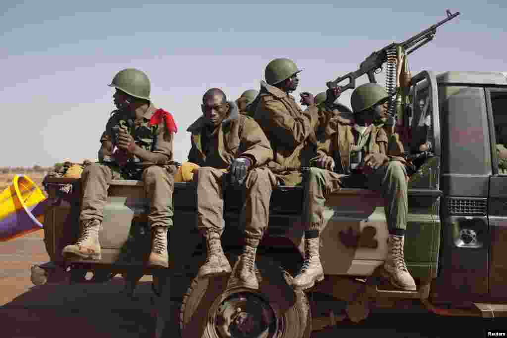 Malian soldiers heading to Gao in a pickup truck arrive in the recently liberated town of Douentza, January 30, 2013. French troops took control on Wednesday of the airport of Mali's northeast town of Kidal, the last urban stronghold held by Islamist rebe