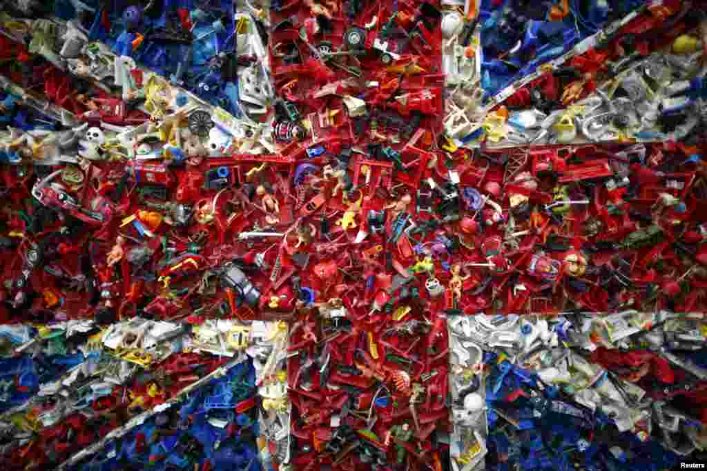 Tác phẩm có tên "Flag" (Cờ) của Willem Boshoff tại Hội chợ nghệ thuật Frieze ở trung tâm London, Anh.