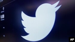 Twitter no hizo ningún comentario sobre las denuncias de Trump, pero indicó que la compañía no hace "prohibiciones" de usuarios.