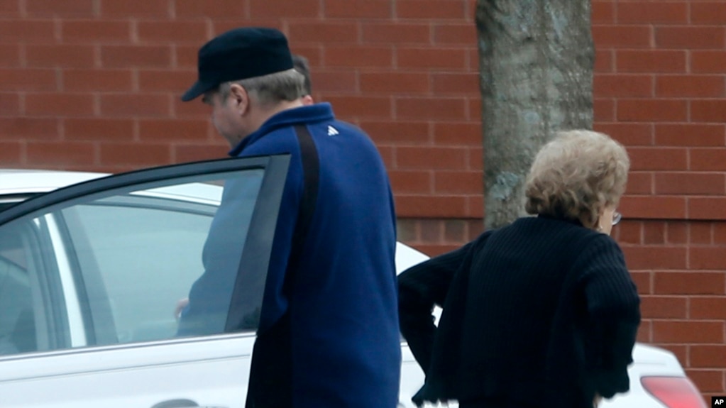 John Hinckley duke vizituar nÃ«nÃ«n e tij nÃ« Williamsburg, Virginia, 19 mars 2015
