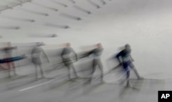 2018 평창동계올림픽 노르딕 복합 크로스컨트리 10km 경기에서 선수들이 질주하고 있다.