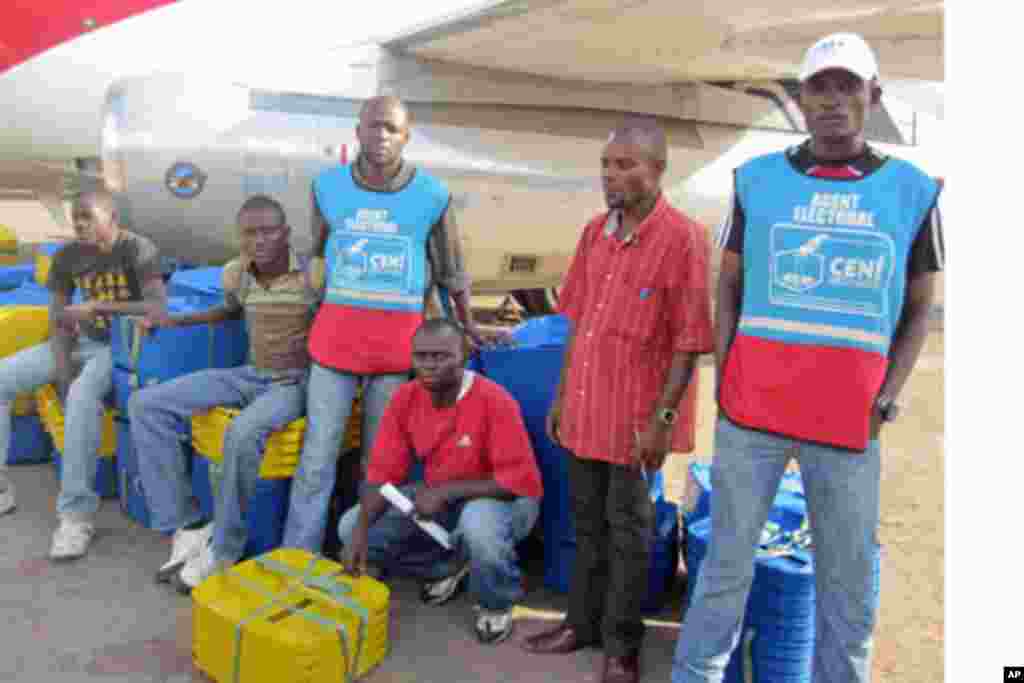 Des agents électoraux à Lubumbashi, Katanga, RDC (novembre 2011)