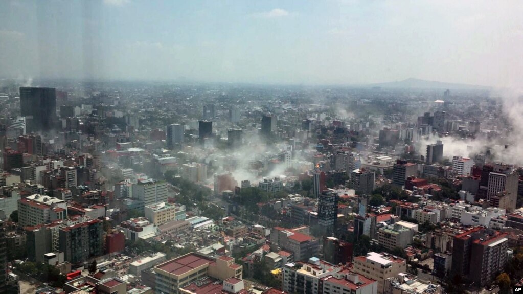 Une photographie prise de la Torre Latina, à Mexico, Mexique, le 19 septembre 2017.