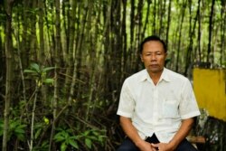 Sim Him, chief of Trapeang Sangkae fishery community in Teuk Chhou district of Kampot province, talks to VOA Khmer on October 3, 2021. (Lors Liblib/VOA Khmer)