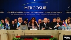 Para pejabat Amerika Selatan bertemu dalam KTT blok perdagangan Amerika Selatan (Mercosur).